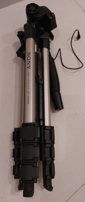 Sony VCT-D680RM – statyw z pilotem i pokrowcem, sprawny