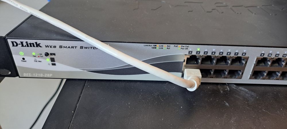D-Link DES-1210-28P Rackmount Switch 28 portów, PoE 193 W sprawny