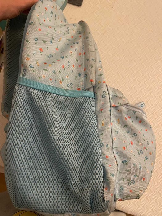 Mochila escolar, lancheira e garrafa
