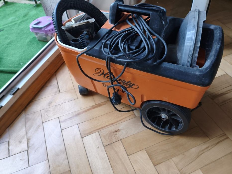 Odkurzacz puzzi 100 Karcher z osprzętem