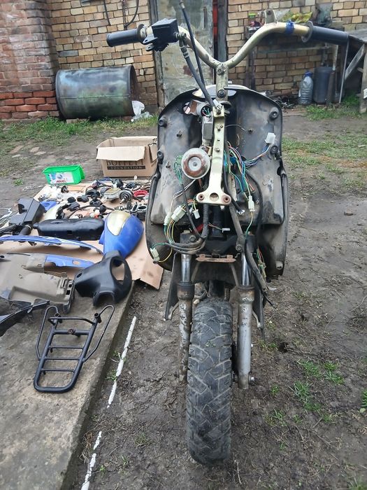 Продам скутер и запчасти.