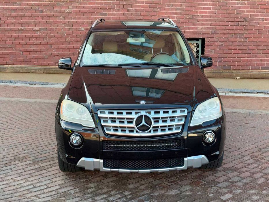 Mercedes-Benz M-Class ML 550      2011
