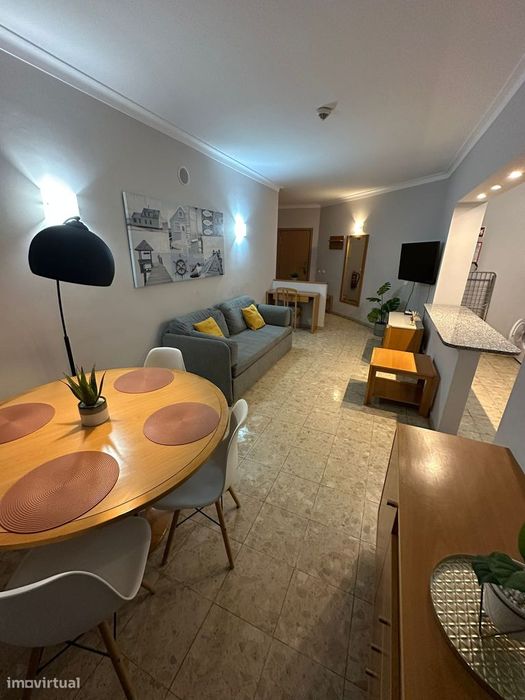 Apartamento T1 com lugar de parqueamento e piscina