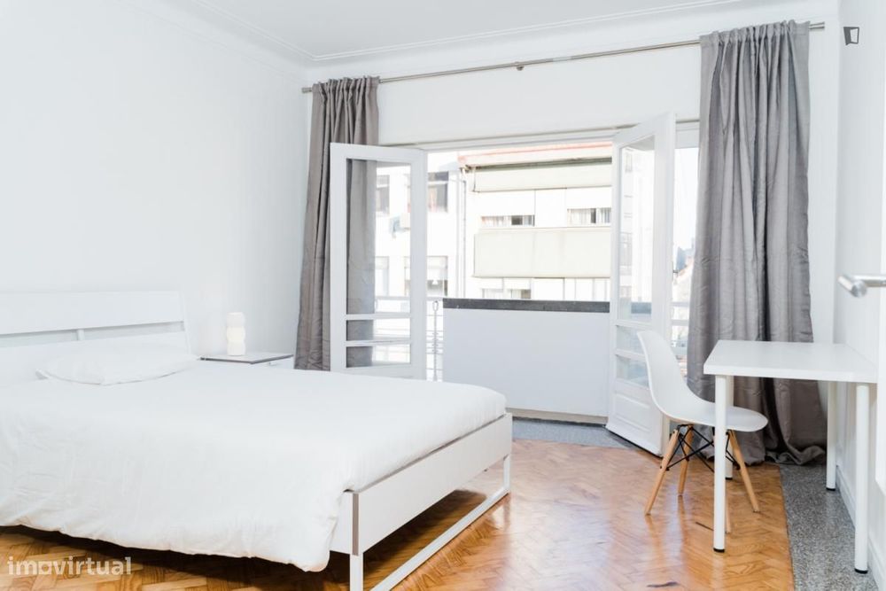 Quarto - localizado em Cedofeita Porto