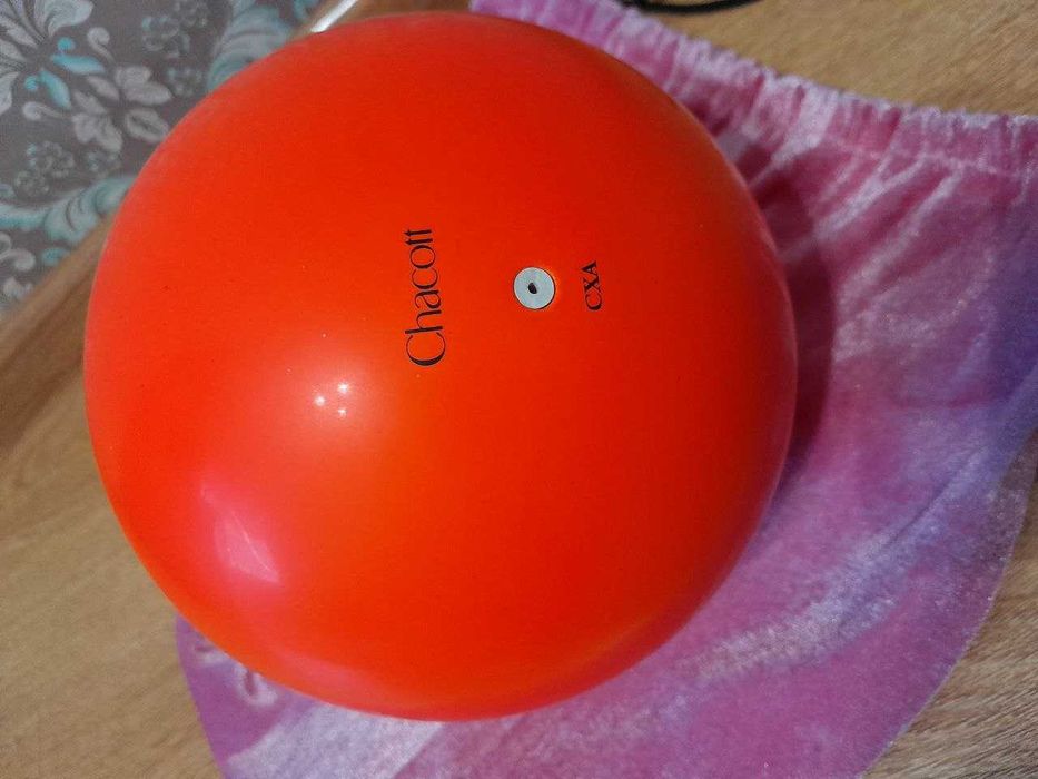 Купальник та предмети для гімнастики