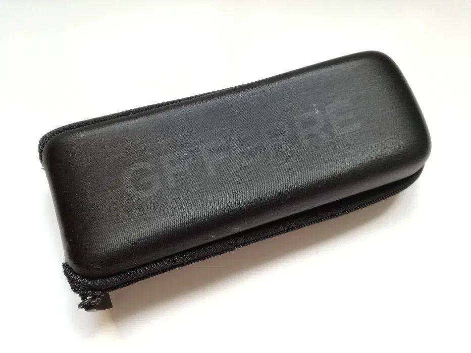 GF Ferre etui pokrowiec na okulary sloneczne na suwak