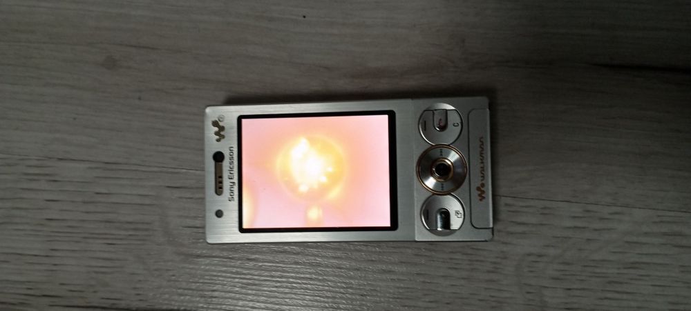 Sony Ericsson W715