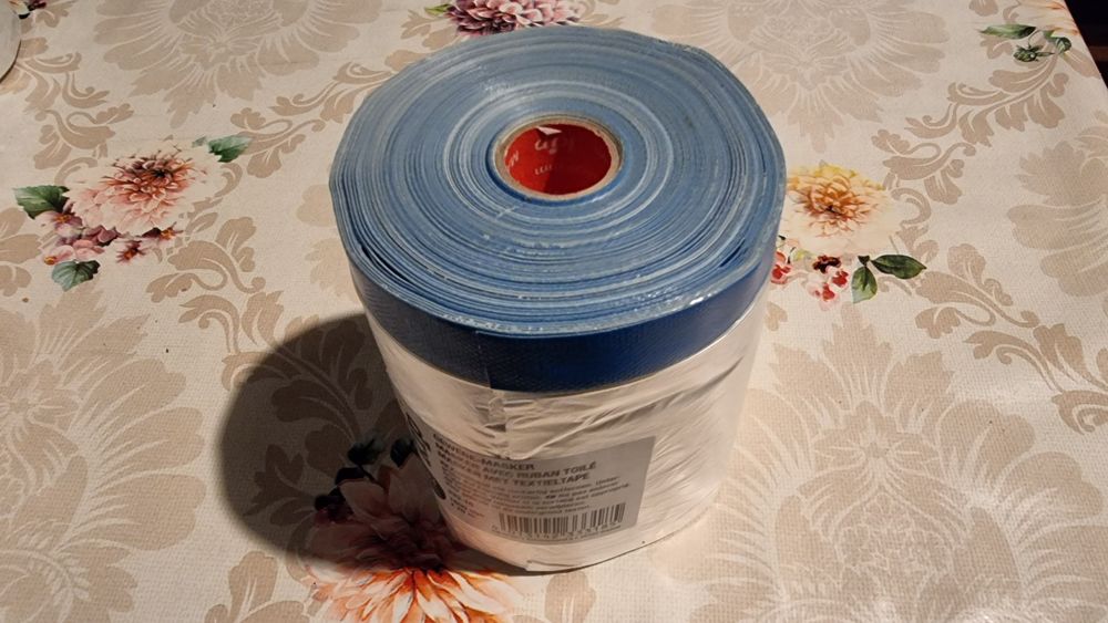 Folia do zabezpieczania z tasma klejaca