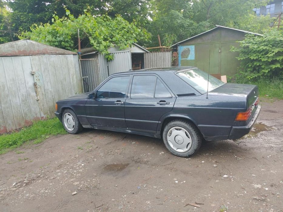 Автомобіль Mersedes 190