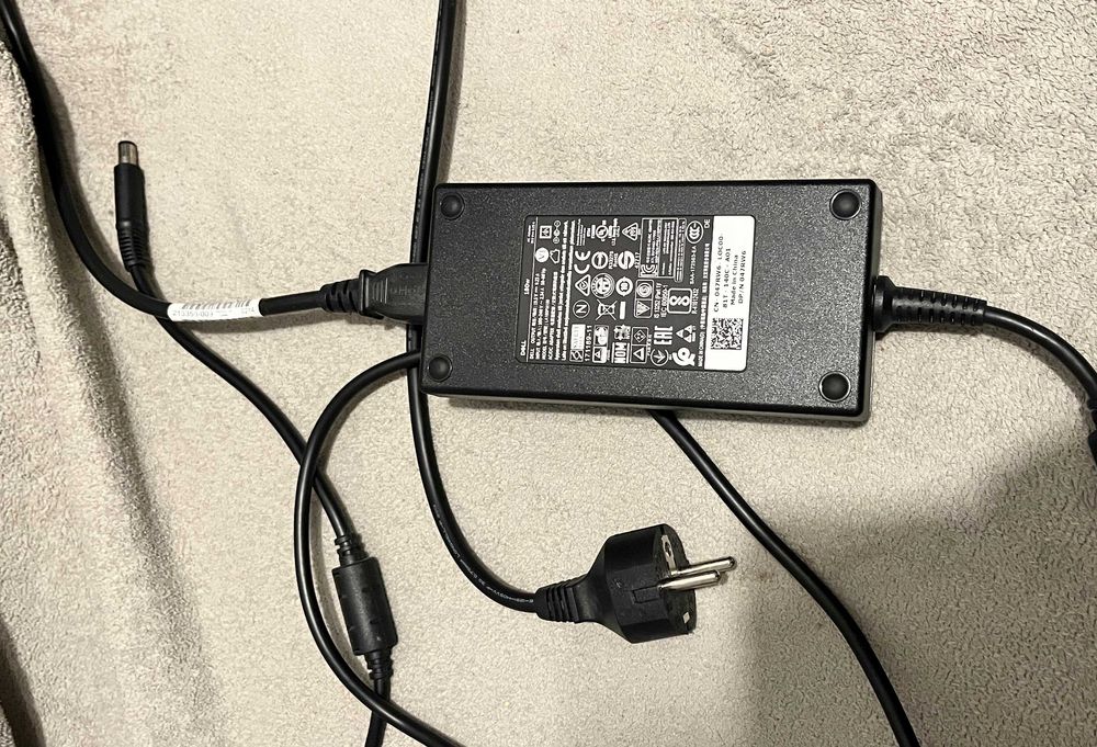 Laptop DELL Precision 7520. I7-6820 / Quadro M220 / 48 GB RAM / Win7