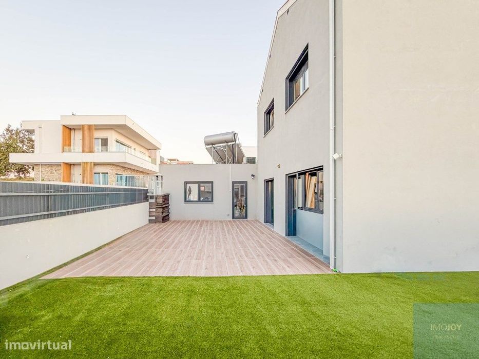 Moradia Isolada T4 com Jardim em Trajouce