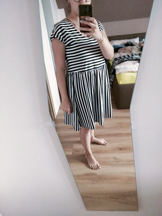 Sukienka krótki rękaw