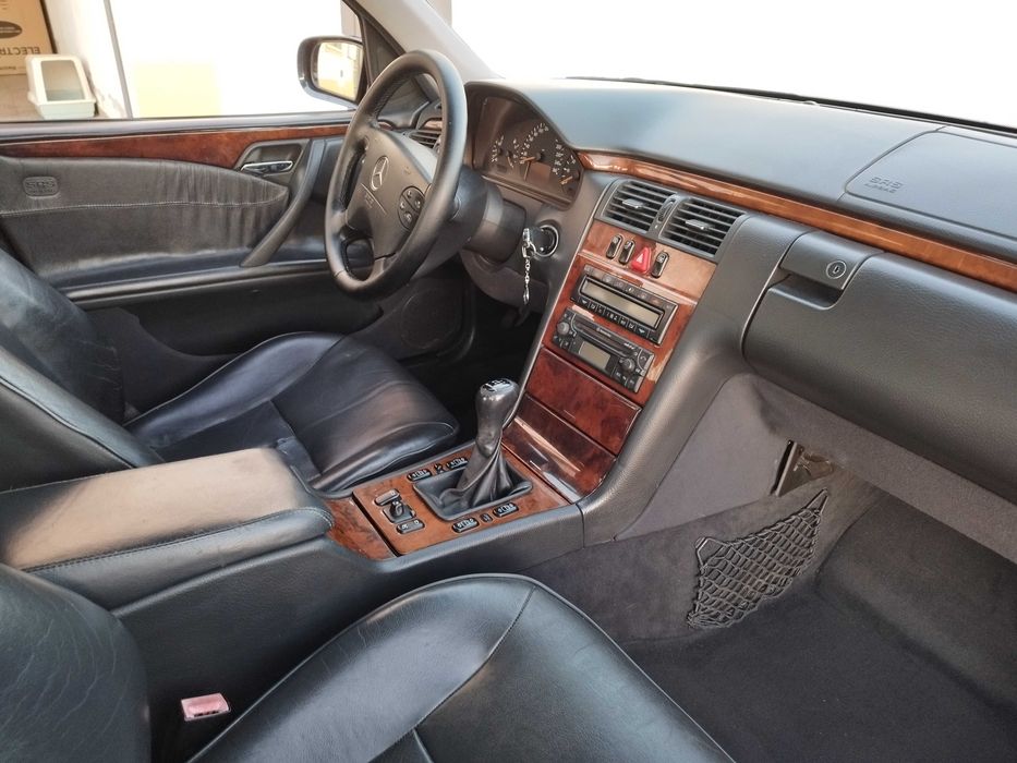 Mercedes-Benz E200 gasolina 1999 – 310.000 km