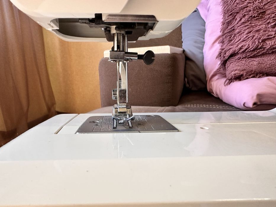 Продам швейшу машинку Janome 2252