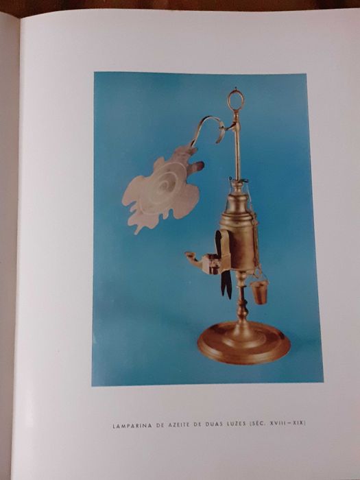 Livro "A Arte Popular em Portugal 1" Capa em Couro