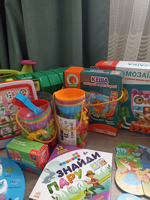 Пазли різні, дерев'яні, fisher price, іграшки