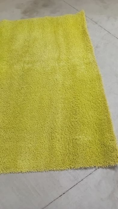 Carpete verde bom estado