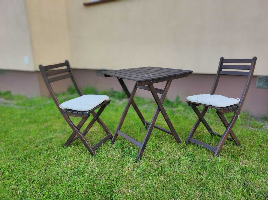 Zestaw Mebli Ogrodowych z Drewna – Stolik i 2 Krzesła