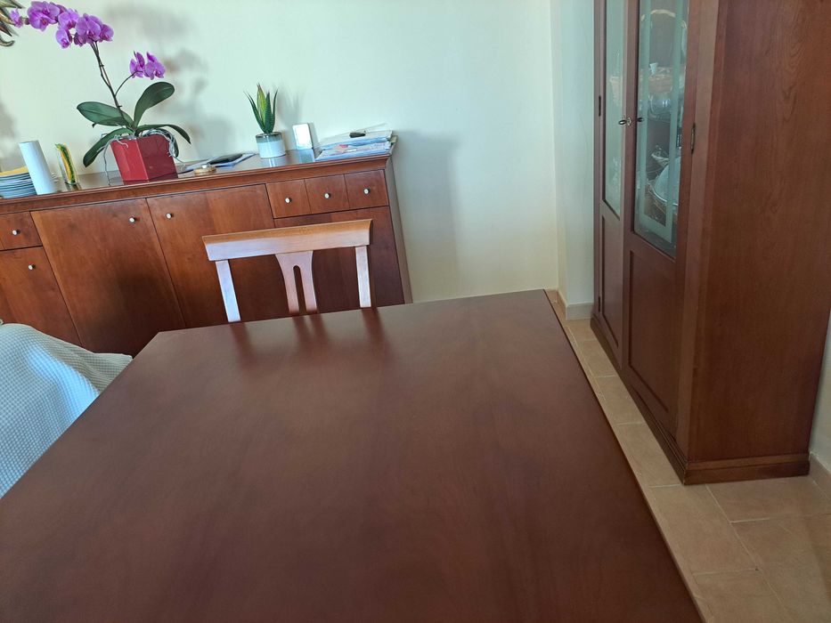 Moveis de sala de jantar. Madeira  maciça