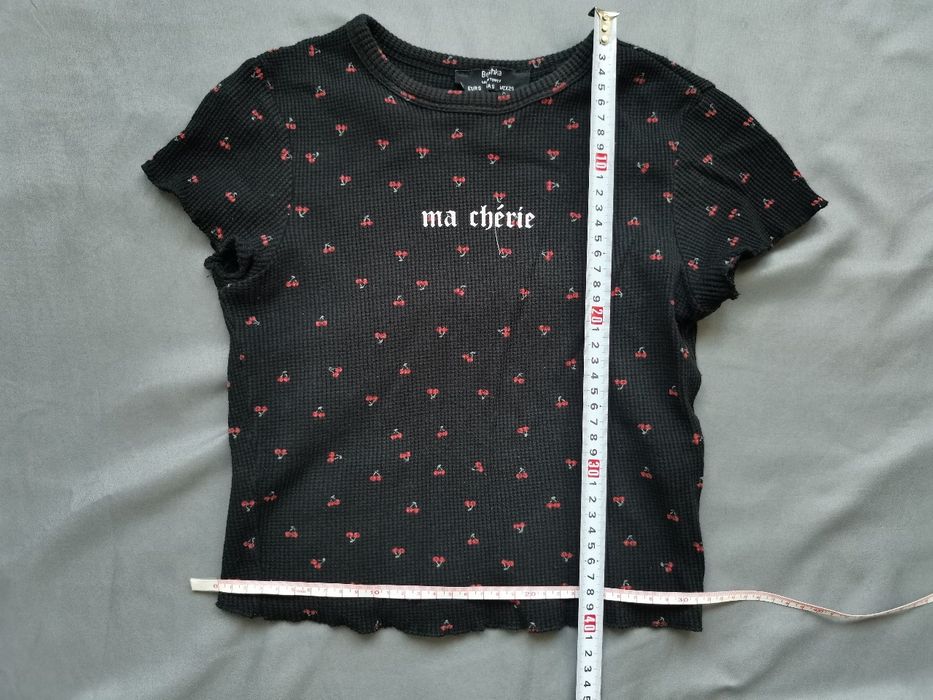 Жіночі футболки (кроп-топ) біла з квітковим і вишневим принтом