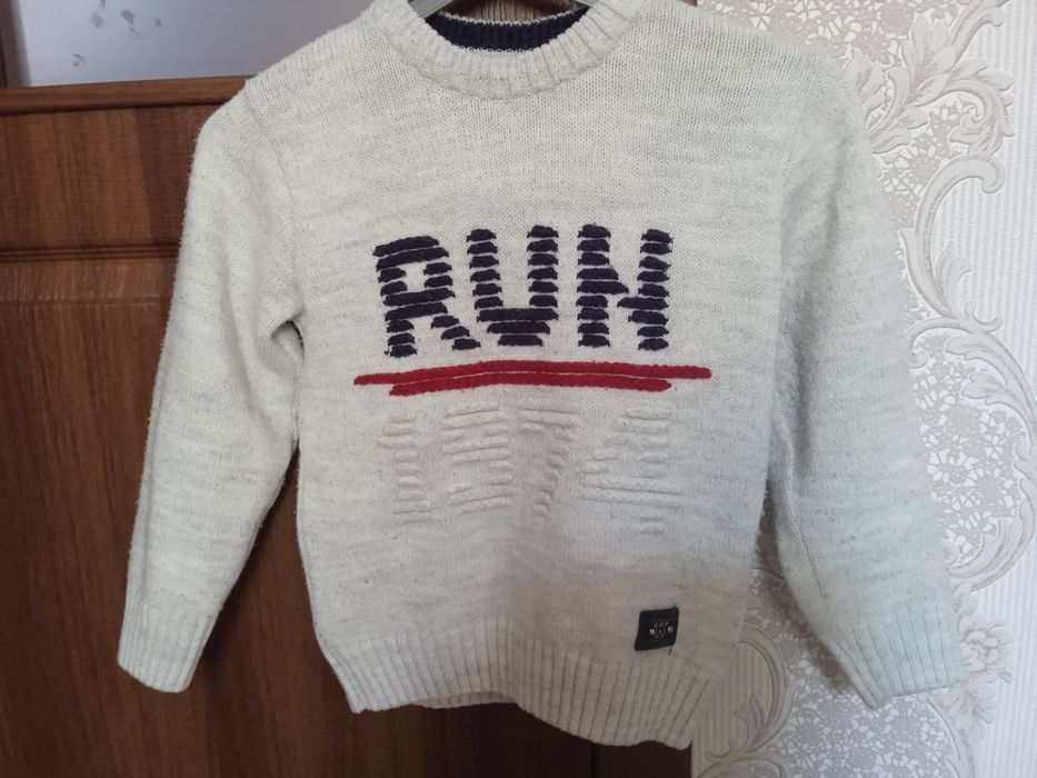 Продам свитер на мальчика