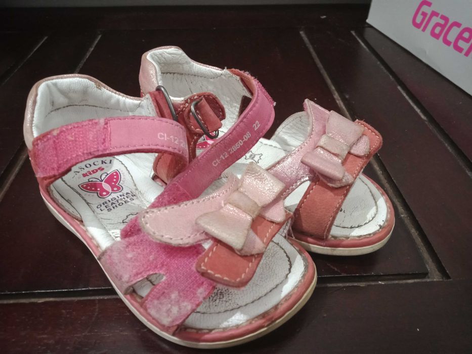 Skórzane różowe sandałki Lasocki 22