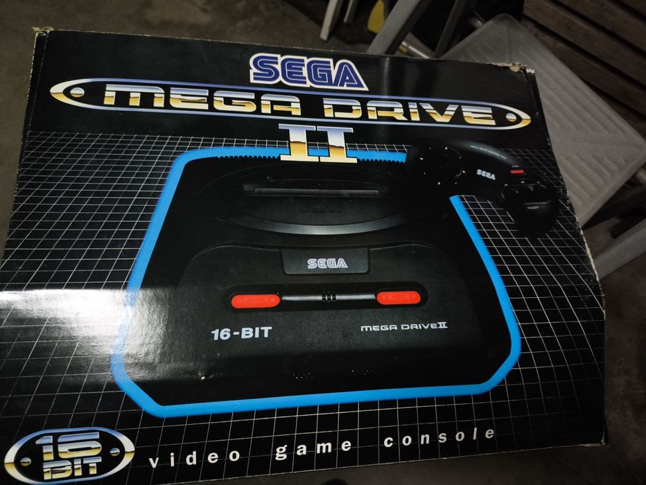 Consola Sega Mega Drive II + Comandos + Jogos