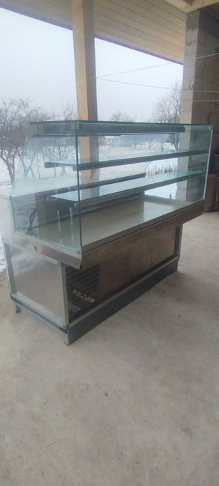Холодильна вітрина куб  (1.5 м.)