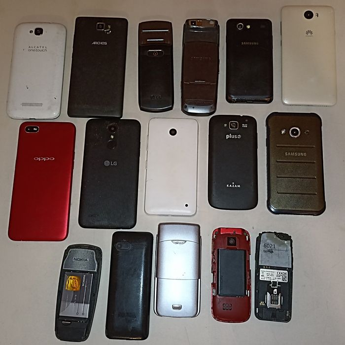 Zestaw telefonów i smartfonów