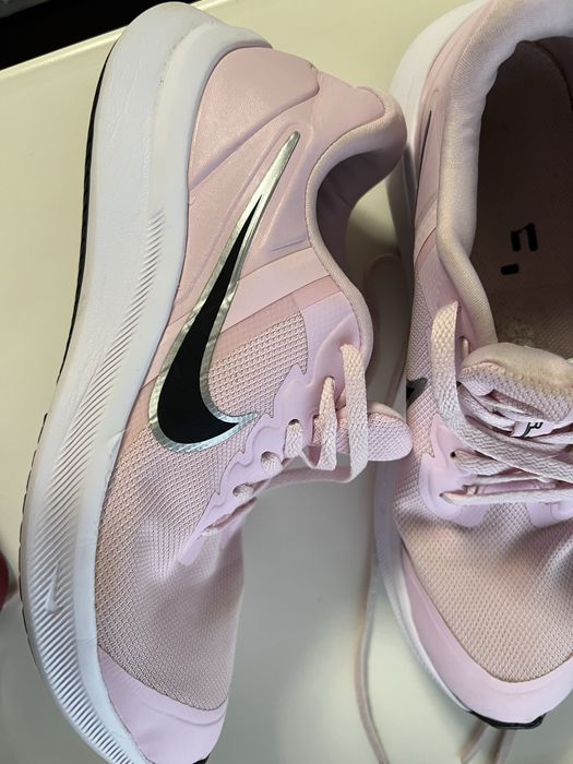 Кросівки Nike 39 розмір 2 пари по ціні 1500