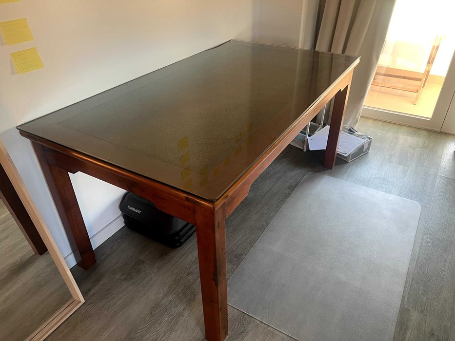 Mesa de jantar em madeira maciça com tampo de vidro – 160x90 cm