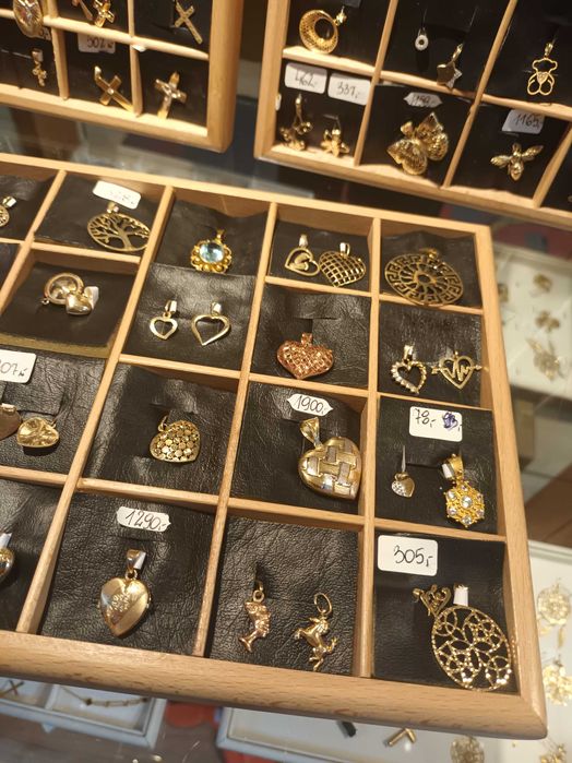 585 zawieszka, zawieszki,wisiorki złoto używane oraz nowe Moniuszki7/1