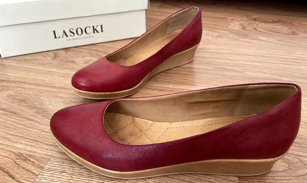 Czerwone półbuty damskie Lasocki, rozmiar 37 – stan bardzo dobry