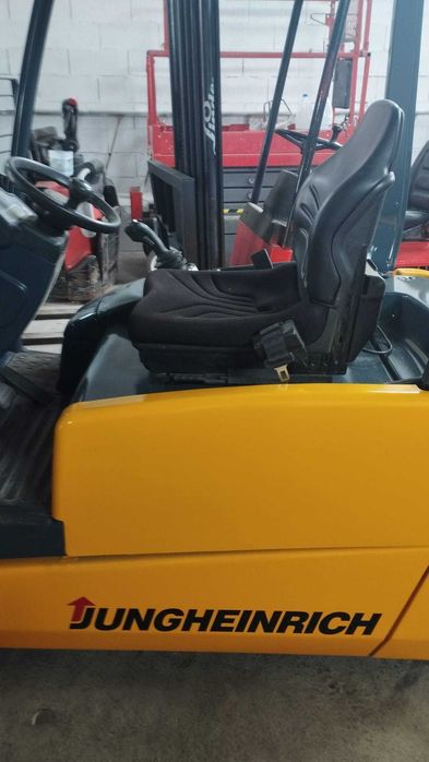Empilhador eléctrico Jungheinrich EFG-DF16L de 1600 kg (2555)