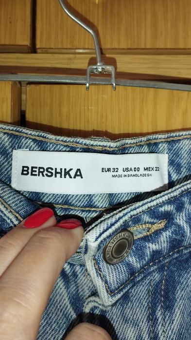 Ціну знижено! Жіночі джинсові шорти бермуди Bershka 32 розмір