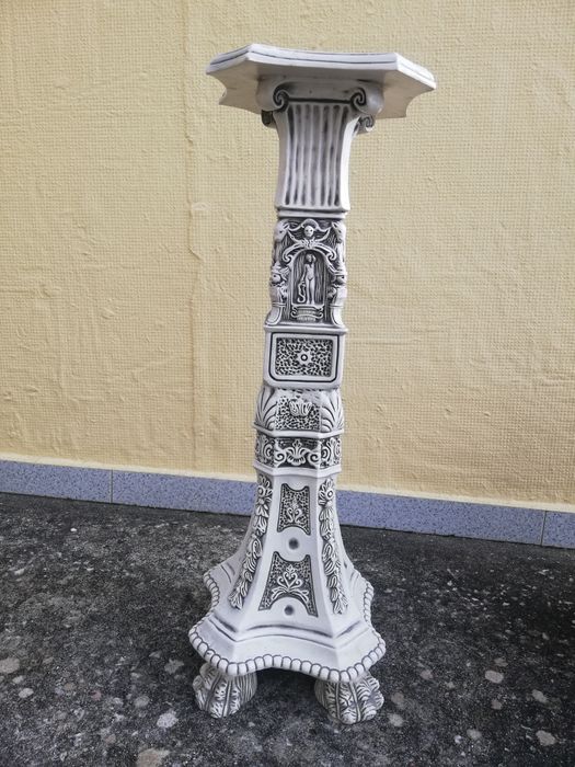 Coluna e vaso ceramica.