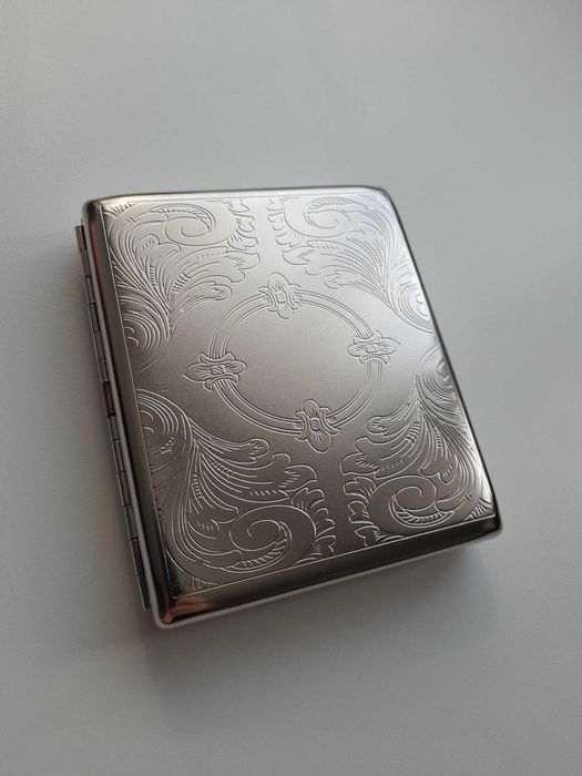 Elegancka papierośnica metalowa