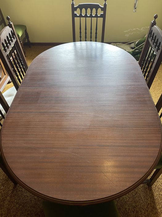Mesa de jantar 6 a 8 lugares - muito bom estado