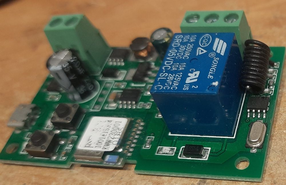Sonoff moduł włącznika Wi-Fi + sterowanie z pilotów 433 MHz
