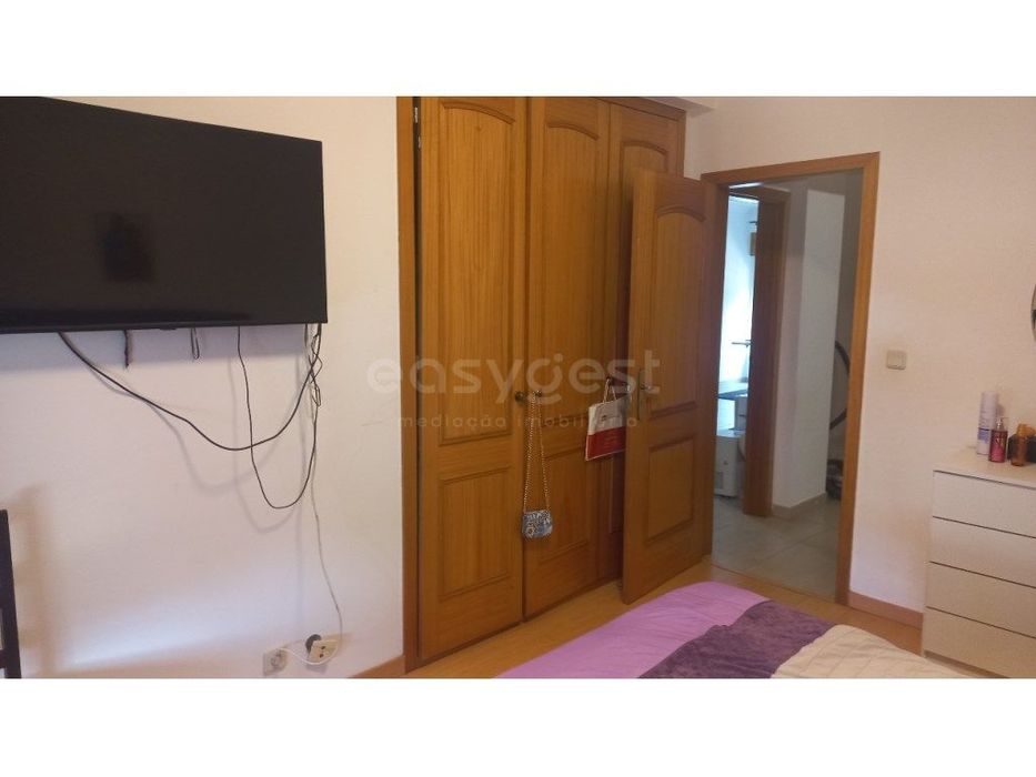 Apartamento T3 com Arrecadação e Lugar de Garagem em Santarém.
