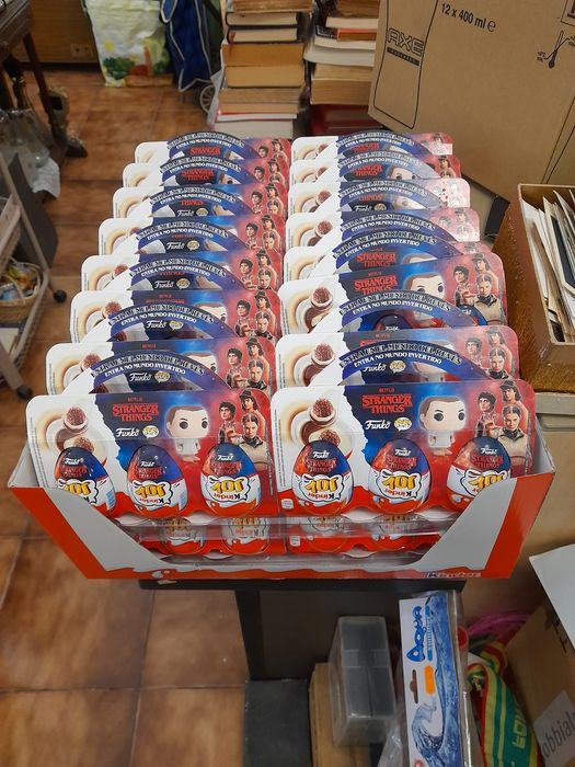 Ovos kinder Joy Stranger Things Netflix Pop Funko -Packs 3  chocolates
