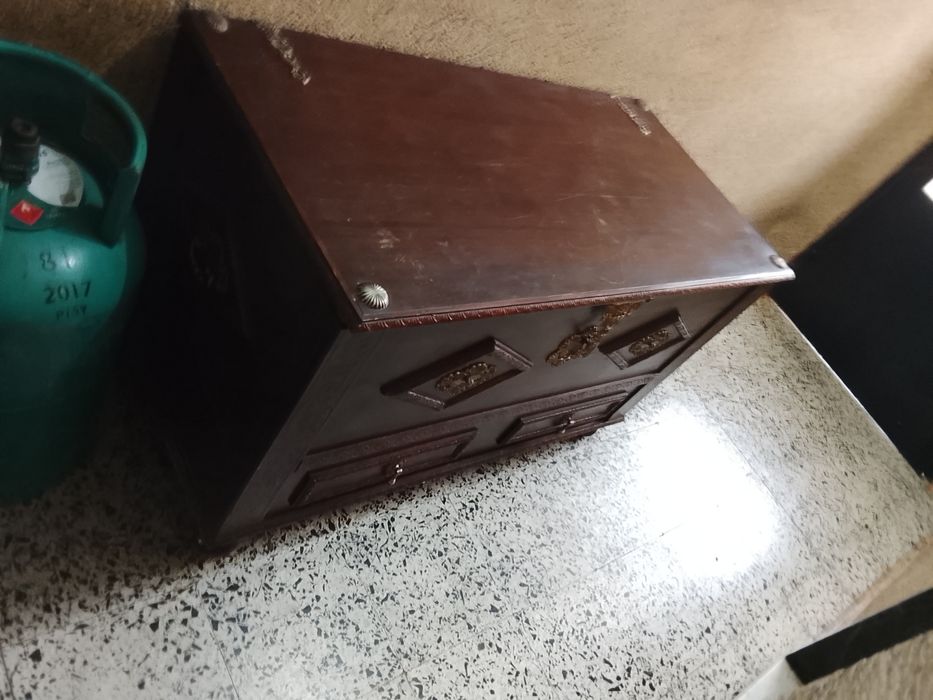 Arca  para guardar roupa antiga