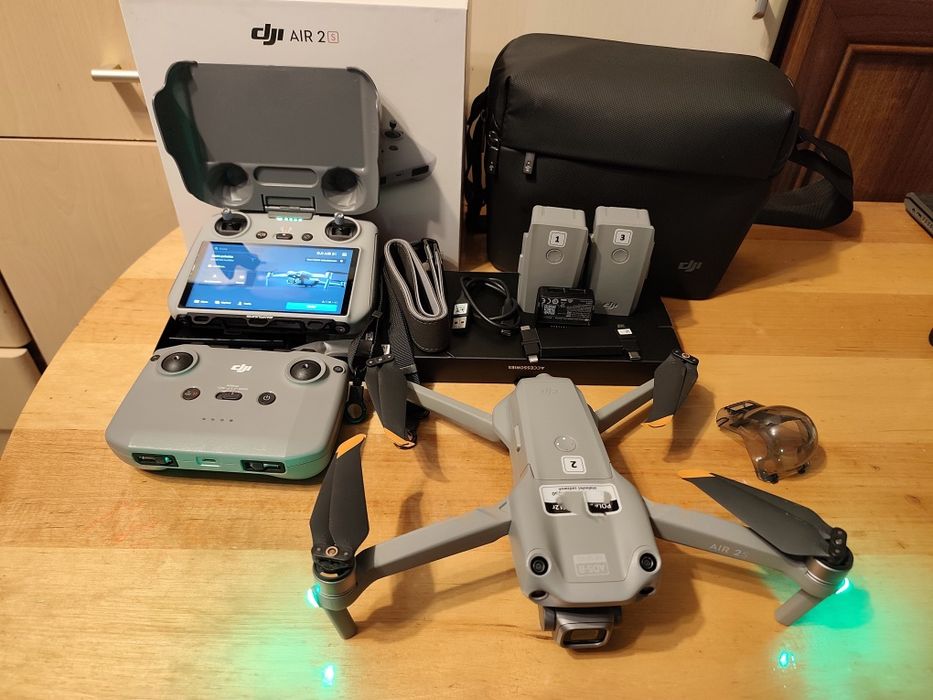 Dron DJI AIR 2S fly more combo