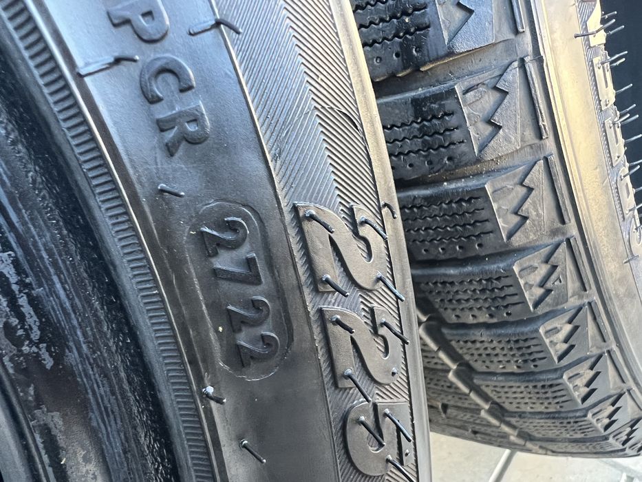 Шини зимові 225/50 R17