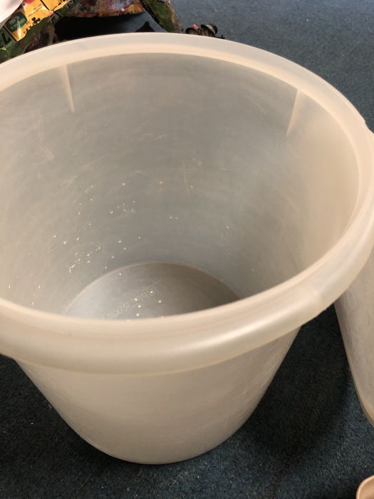 Caixa Tupperware +manteigueira e jarro Brita