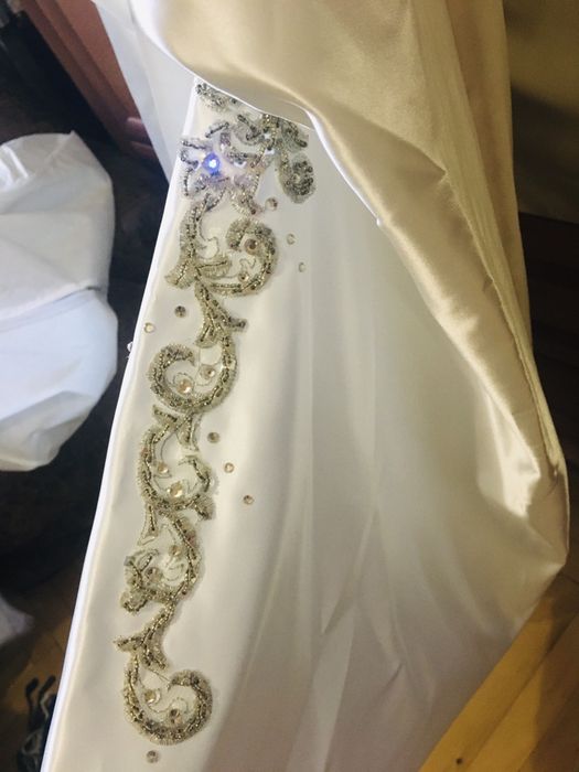 Весільна сукня абсолютно нова з камінням Сваровскі