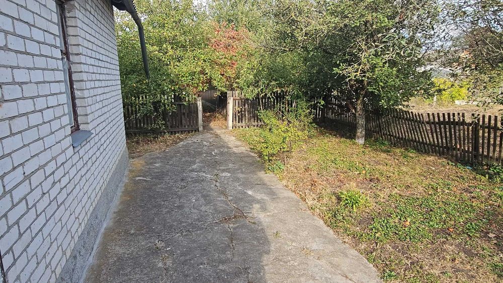 Капітальний будинок поруч з центром міста Баришівка 22 сотки - Є Відео