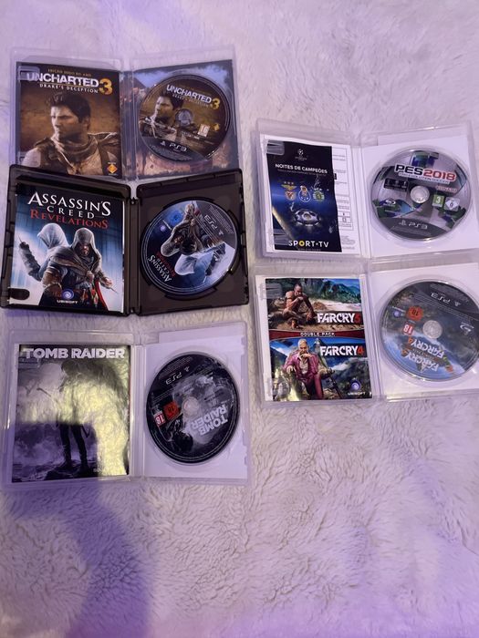 Ps3 Super Slim  500gb c/ 2 comandos e jogos