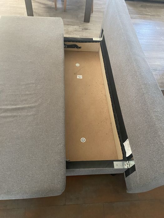 Sofa Cama com arrumacao.