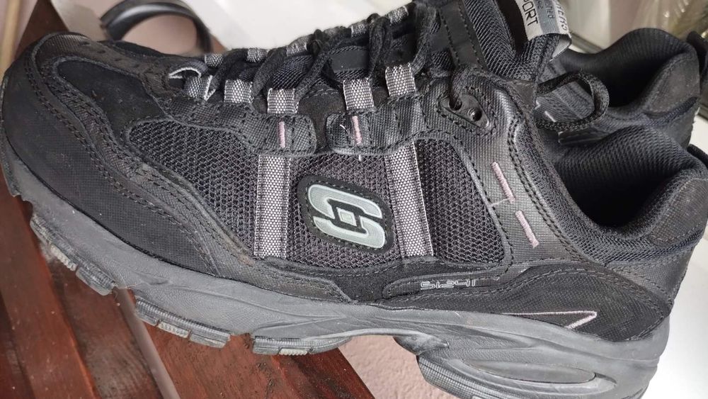 Кросівки Skechers 44+шкарпетки у подарунок